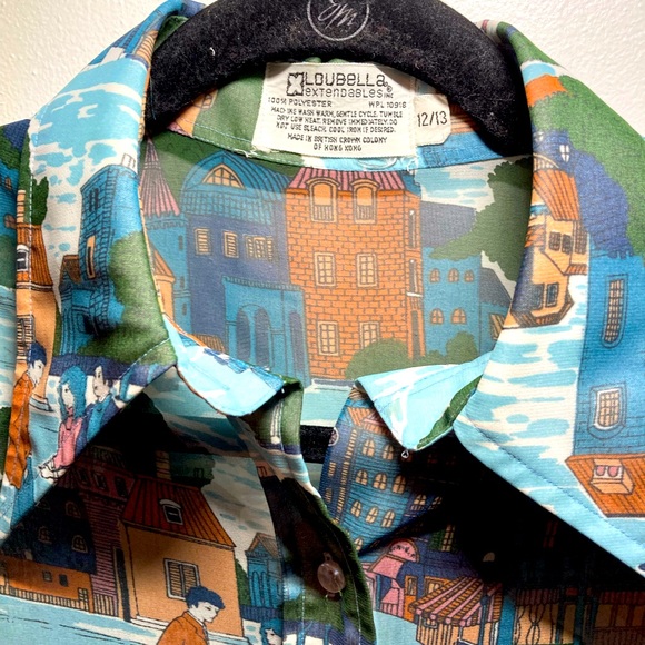 Vintage Loubella Blouse, Size 12/13 (Med/Large), Polyester Shirt. Street Scene. - Picture 2 of 3